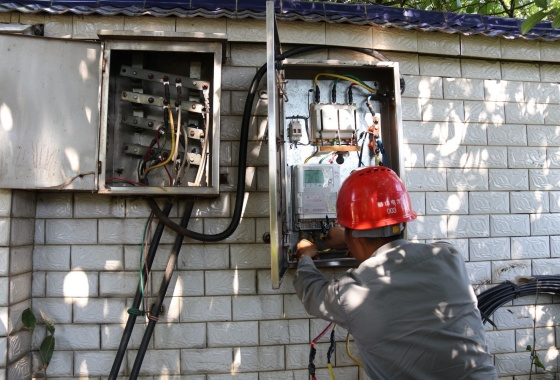 “汗”衛(wèi)萬家燈火——長理電氣學(xué)子赴國網(wǎng)益陽供電公司開展基層檢修與電氣安裝服務(wù)實(shí)踐紀(jì)實(shí)